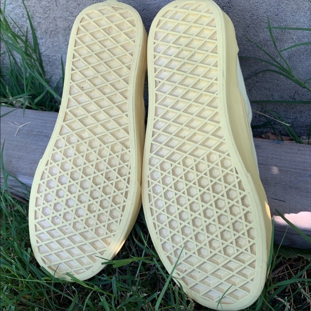 Yellow vans - Picture 3 of 7
